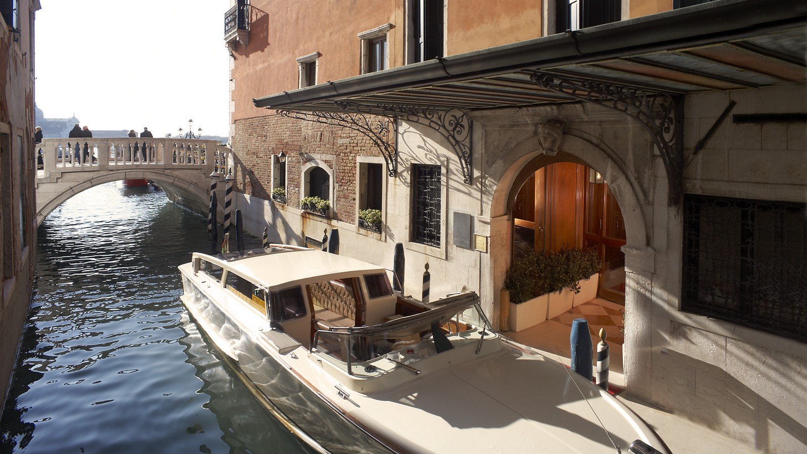water taxi outside Hotel Danieli entrance