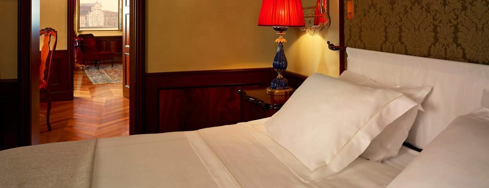 Lagoon View Suite bed