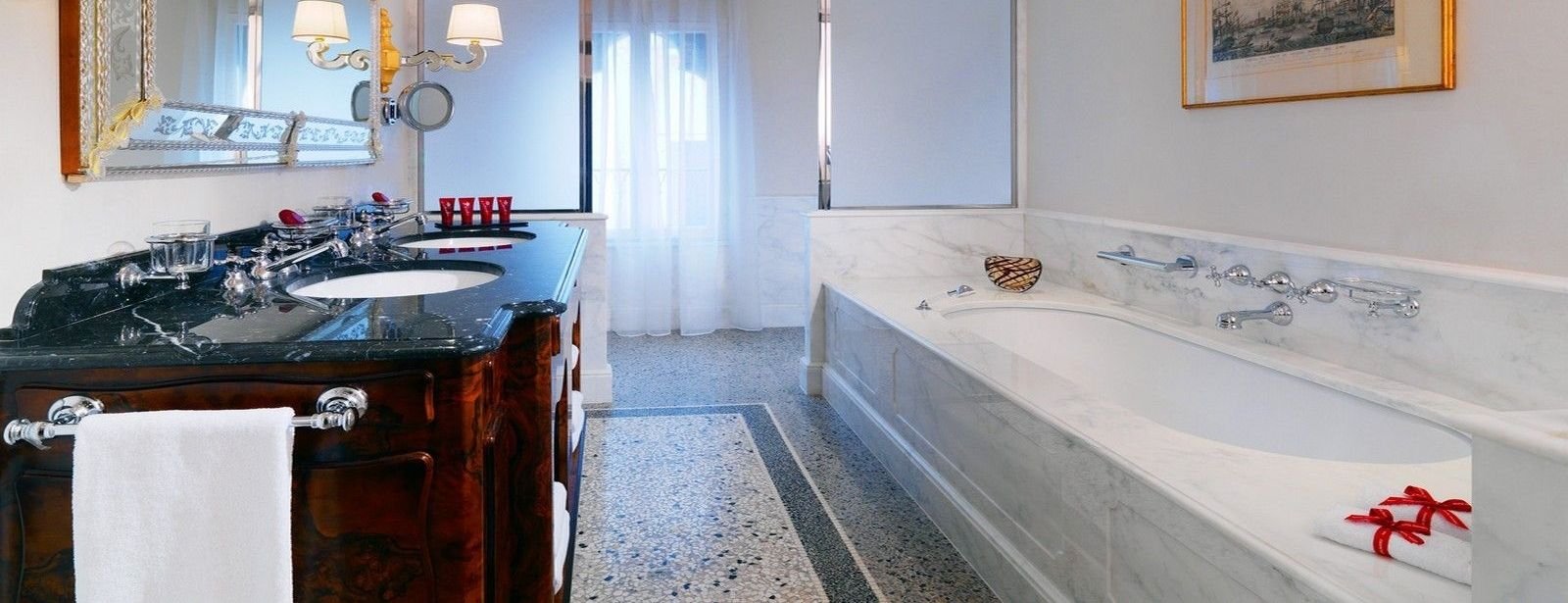 Dandolo suite bathroom