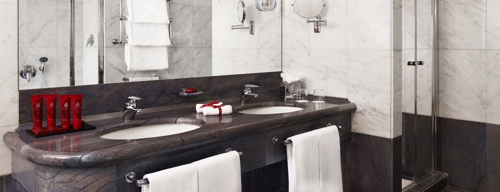 Lagoon Suite bathroom