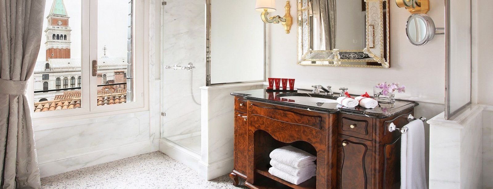 Dandolo suite bathroom